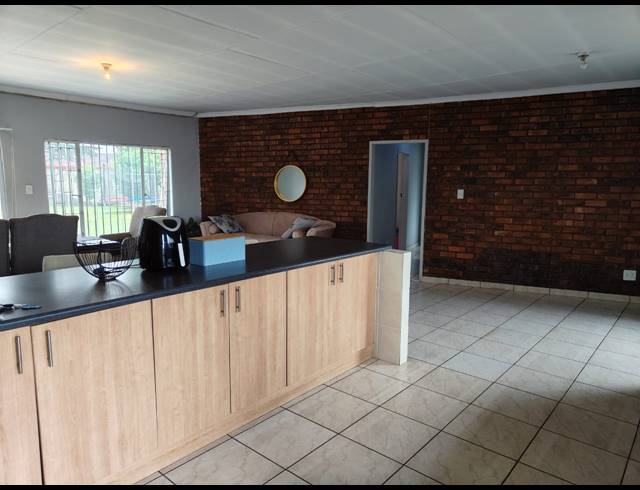 3 BEDROOM HOUSE TO LET IN WALDRIFT